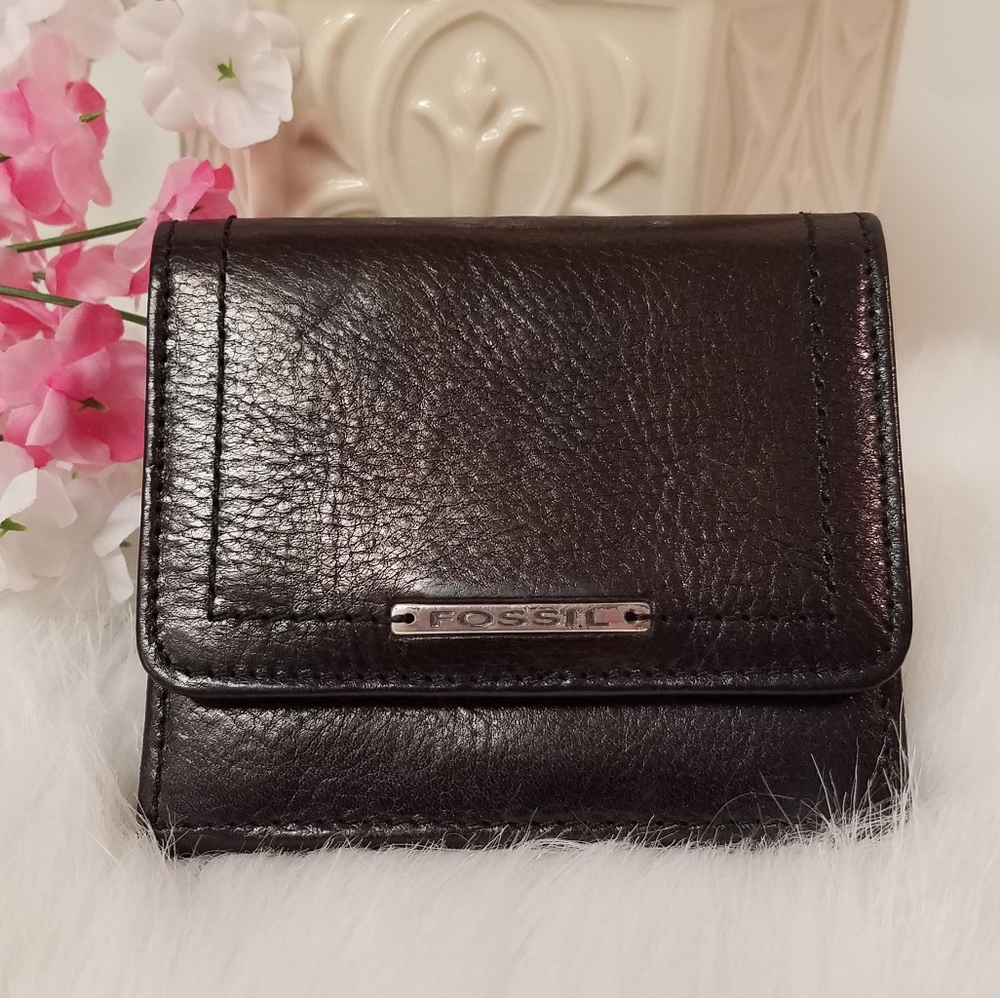 Fossil Wallet 🎉🎀 HP🤸‍♀️🎉 Trifold Black Leather